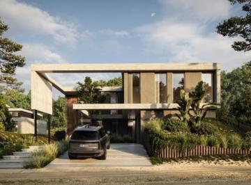 Casa · 425m² · 5 Ambientes · 2 Cocheras · Casa en Venta en Cariló