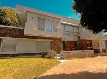 Casa · 370m² · 4 Ambientes · Casa en Venta en Arenas del Sur