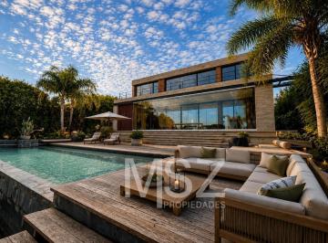 Casa · 932m² · 10 Ambientes · 4 Cocheras · Casa Martin Gomez en Venta Sobre El Lago Central en El Golf