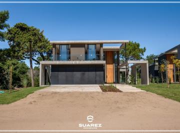 Casa · 415m² · 5 Ambientes · 1 Cochera · Casa en Venta en Cariló