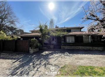 Casa · 386m² · 8 Ambientes · 2 Cocheras · Casa en Los Troncos