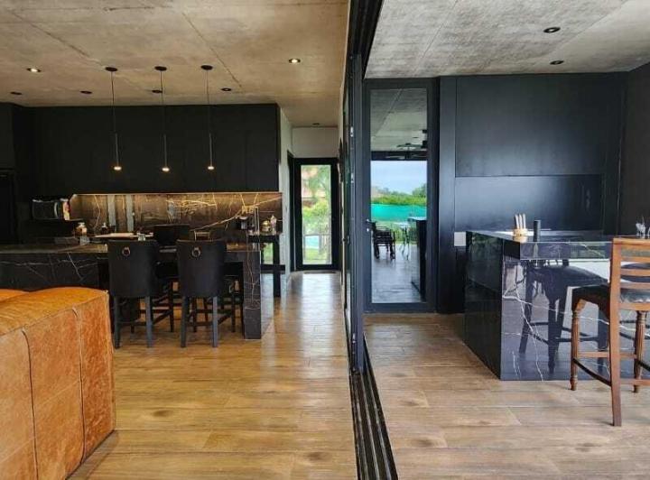 Casa · 200m² · 4 Ambientes · 3 Cocheras