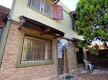 Casa · 166m² · 5 Ambientes · 4 Cocheras · Casa Estilo Rustico - Pileta - Los Solares Funes