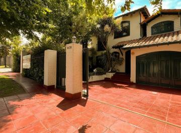 Casa · 244m² · 6 Ambientes · 1 Cochera · Casa en Chauvin