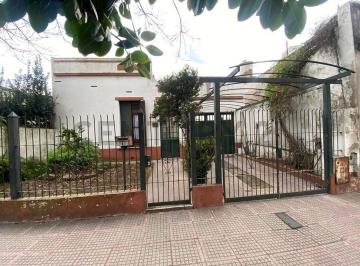 Casa · 138m² · 3 Ambientes · 2 Cocheras · Venta Casa 4 Ambientes con un Amplio Patio en Lanus Este Apto Credito Excelente Ubicacion