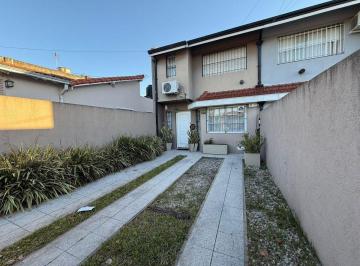 Casa · 120m² · 4 Ambientes · 1 Cochera · Casa en Venta Temperley 4 Ambientes Apta Credito