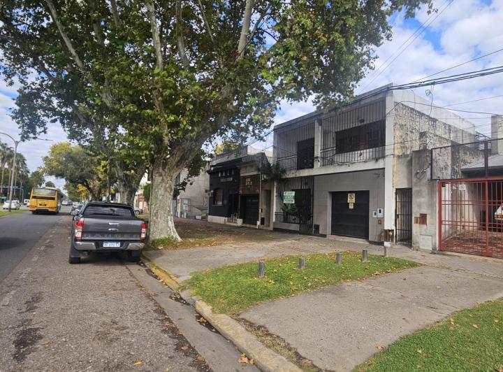 Casa · 251m² · 7 Ambientes · 1 Cochera