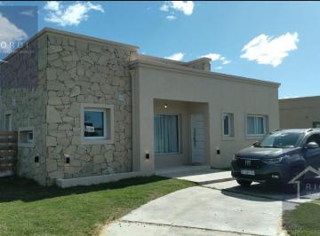 Casa · 115m² · 4 Ambientes · 1 Cochera · Ricordi Negocios Inmobiliarios, Casa Santa Sofia, Pilar del Este!