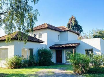 Casa · 180m² · 4 Ambientes · 1 Cochera · Casa en Altos del Sol