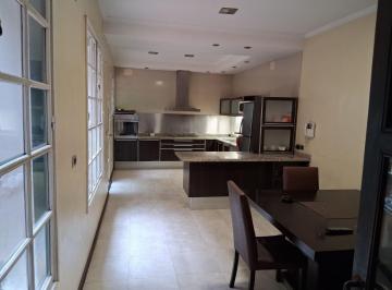 Casa · 304m² · 10 Ambientes · 1 Cochera · Casa.10 Amb. Venta. Boedo. Patio Andaluz. Terraza