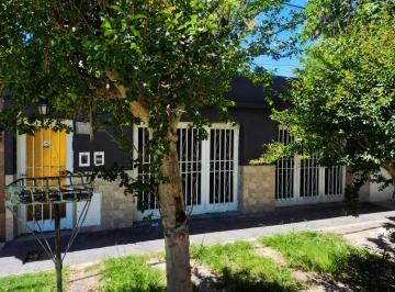 Casa de 3 ambientes, Rosario · Casa con 67 m² Totales y 2 Dorm. en Venta en Triángulo