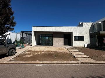 Casa de 6 ambientes, Maipú · Venta Casa a Estrenar en Barrio Privado Lar de Vieytes 3