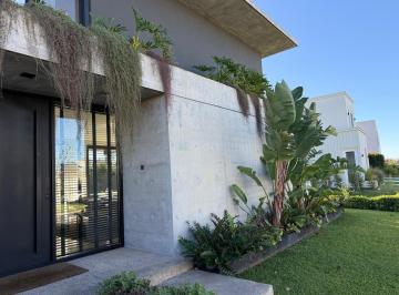 Casa · 190m² · 5 Ambientes · 4 Cocheras · Casa en Venta en Carpinchos, Nordelta, Tigre