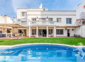 Casa · 694m² · 8 Ambientes · 4 Cocheras · Casa - Venta - 8 Amb - 4 Cocheras - Jardin - Piscina - Belgrano R