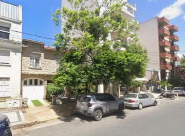 Casa · 233m² · 4 Ambientes · 1 Cochera · Casa en Venta Guemes Apta Desarrollo R4