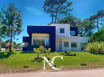 Casa · 200m² · 4 Ambientes · Casa en Venta en Pinamar, Alamos