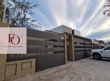 Casa de 7 ambientes, Cipolletti · Venta Casa 3 Dorm. - con Pileta - Barrio Los Platanos, cipolletti
