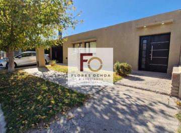 Casa de 6 ambientes, Cipolletti · Venta - Casa de 3 Dorm. con Pileta - Rincon Lindo II, Cipolletti