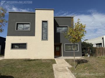 Casa · 210m² · 6 Ambientes · Casa en San Pablo