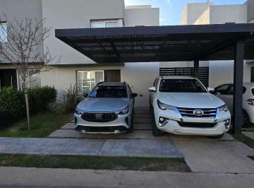 Casa de 3 ambientes, Córdoba · Rossen! Valle Escondido! 3 Dorm, Cochera Doble!