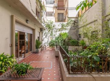 Casa · 310m² · 5 Ambientes · 1 Cochera · Venta - Casa - Triplex - 5 Ambientes - Terraza - Patio - Cochera - Caballito