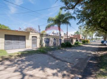 Casa · 183m² · 8 Ambientes · 1 Cochera · Casa con Pileta en Venta a m. de Ruta 1