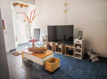 Casa · 72m² · 3 Ambientes · 2 Cocheras · Casa 3 Ambientes Venta Castelar Norte Jardin