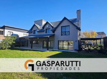Casa · 230m² · 4 Ambientes · 2 Cocheras · Casa en Alquiler en Barrio Septiembre - Escobar