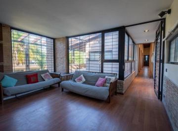 Casa · 343m² · 6 Ambientes · Increible Casa con Gran Parque Villa California