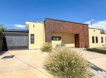 Casa · 190m² · 4 Ambientes · 2 Cocheras · Venta Casa Una Planta Callejón Privado Vistalba