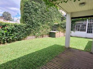 Casa · 170m² · 3 Ambientes · 1 Cochera · Venta Casa Tipo Loft con Jardín en Bernal Esquina