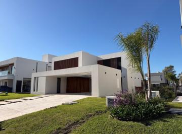 Casa · 338m² · 6 Ambientes · 2 Cocheras · Casa Seis Ambientes a Estrenar Greeenville Polo Hudson en Venta