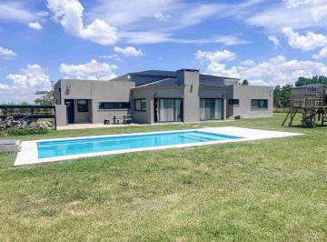 Casa · 309m² · 5 Ambientes · Venta Casa 5 Ambientes Pileta