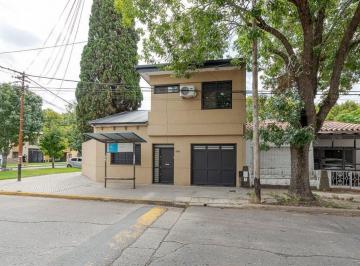 Casa · 174m² · 4 Ambientes · 1 Cochera · Venta Casa de 3 Dorm. con Patio Zona Sur