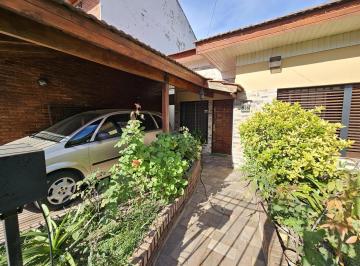 Casa · 130m² · 5 Ambientes · 1 Cochera · Casa 4amb Venta Moron