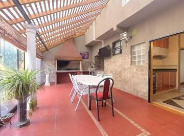 Casa · 154m² · 4 Ambientes · 1 Cochera · Venta de Casa en Hurlingham 4 Amb 3 Baños, Quincho