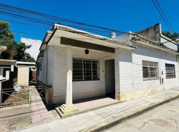 Casa · 86m² · 3 Ambientes · 1 Cochera · Casa Venta 3 Ambientes Adrogue Patio y Parrilla