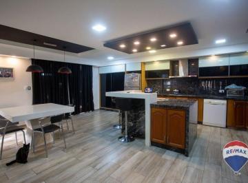 Casa · 226m² · 6 Ambientes · 4 Cocheras · Venta Casa 5 Ambientes Adrogue con Quinco y Pileta