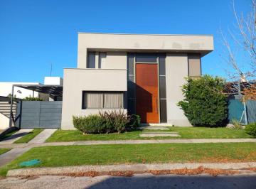 Casa de 7 ambientes, El Challao · Venta Hermosa Casa Barrio Privado Portico del Sol 2 - El Challao - Las Heras