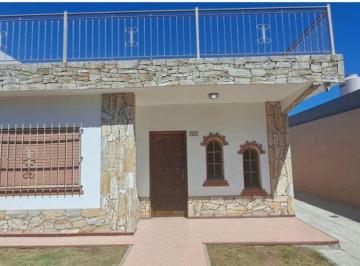 Casa · 155m² · 4 Ambientes · 2 Cocheras · Venta Casa 4 Amb - Hurlingham - V. Tesei - Apta Créd.