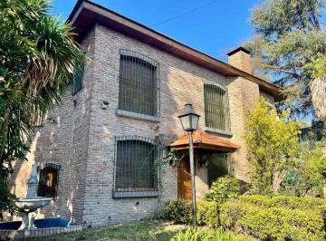 Casa · 400m² · 6 Ambientes · 3 Cocheras · Venta Casa 6 Amb Moron Cochera Piscina Lote 800 m²
