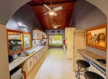 Casa · 700m² · 14 Ambientes · 4 Cocheras · Casa 6 Dorm. en Venta Lujan de Cuyo Jardin