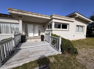 Casa · 160m² · 5 Ambientes · Casa en Venta - 4 Dorm. 4 Baños - Residencial I