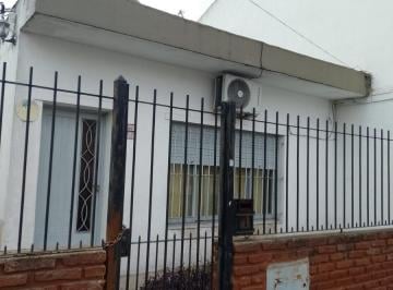 Casa · 120m² · 3 Ambientes · 1 Cochera · Casa en Moron Sur