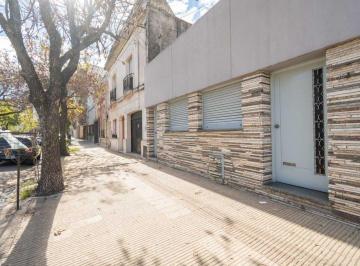 Casa · 150m² · 6 Ambientes · 1 Cochera · Casa de 4 Dorm con Cochera a m de La Legislatura
