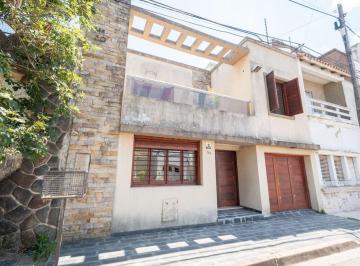 Casa · 190m² · 6 Ambientes · 1 Cochera · Ubicacion Inmejorable Casa 3 Dorm. y Patio