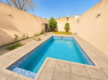 Casa · 281m² · 3 Ambientes · 3 Cocheras · Venta Casa 3 Amb Pileta Cochera Local Avellaneda