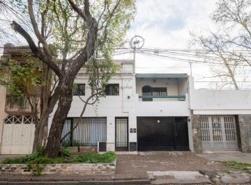 Casa · 192m² · 7 Ambientes · 1 Cochera · Remax Vende Casa en Barrio Candioti