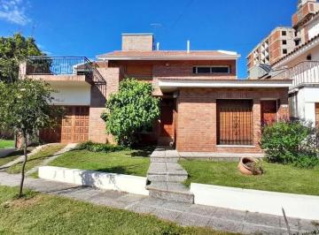 Casa · 236m² · 8 Ambientes · 2 Cocheras · Venta Casa 3 Dorm + Consultorio Zona Centro Rio Ceballos