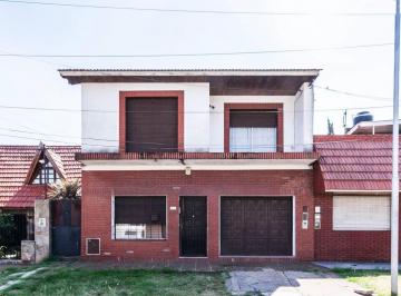 Casa · 150m² · 3 Ambientes · 1 Cochera · Venta Casa Patio y Cochera Nuevo Valor